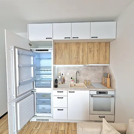 Neven Whit Free Parking 1 Br Apartment *